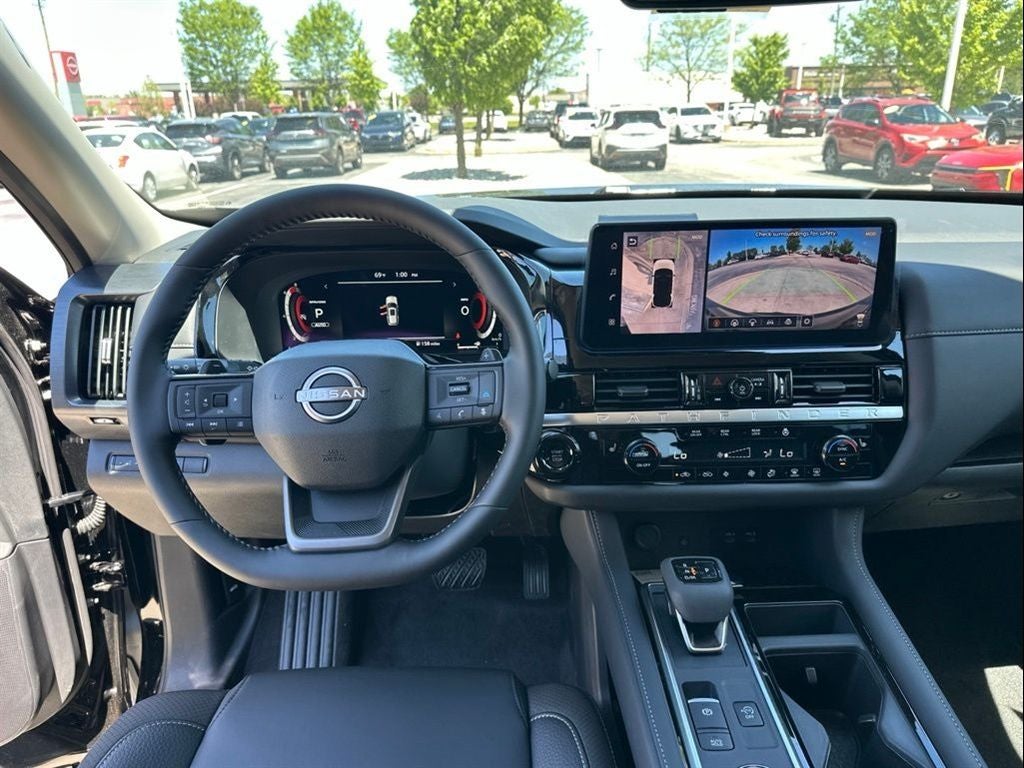 2026 Nissan Pathfinder SL