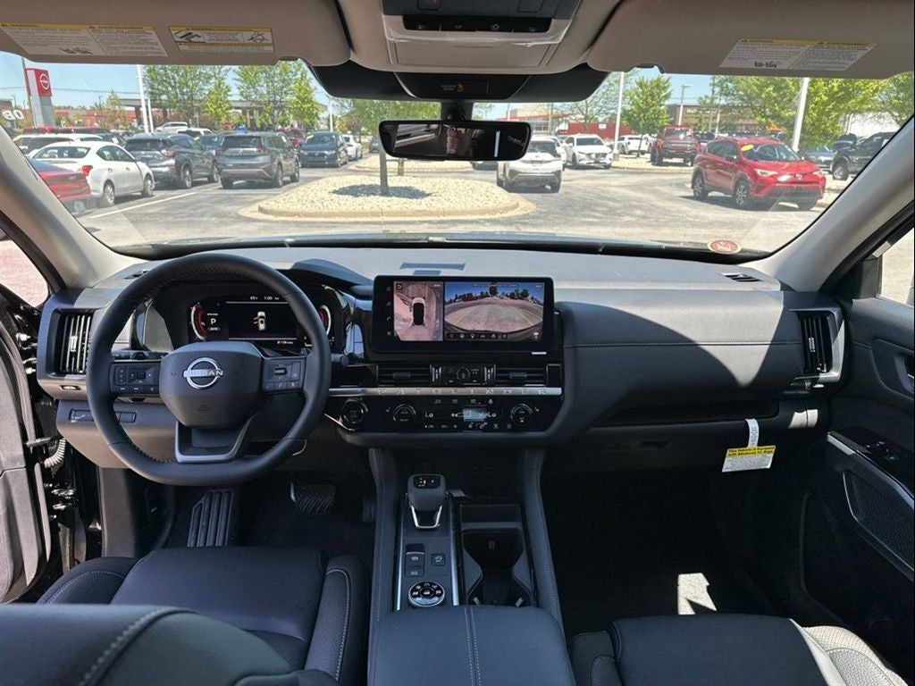 2026 Nissan Pathfinder SL