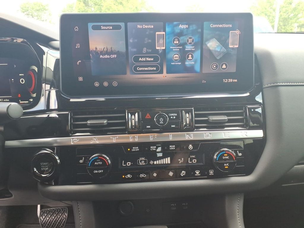 2026 Nissan Pathfinder SL