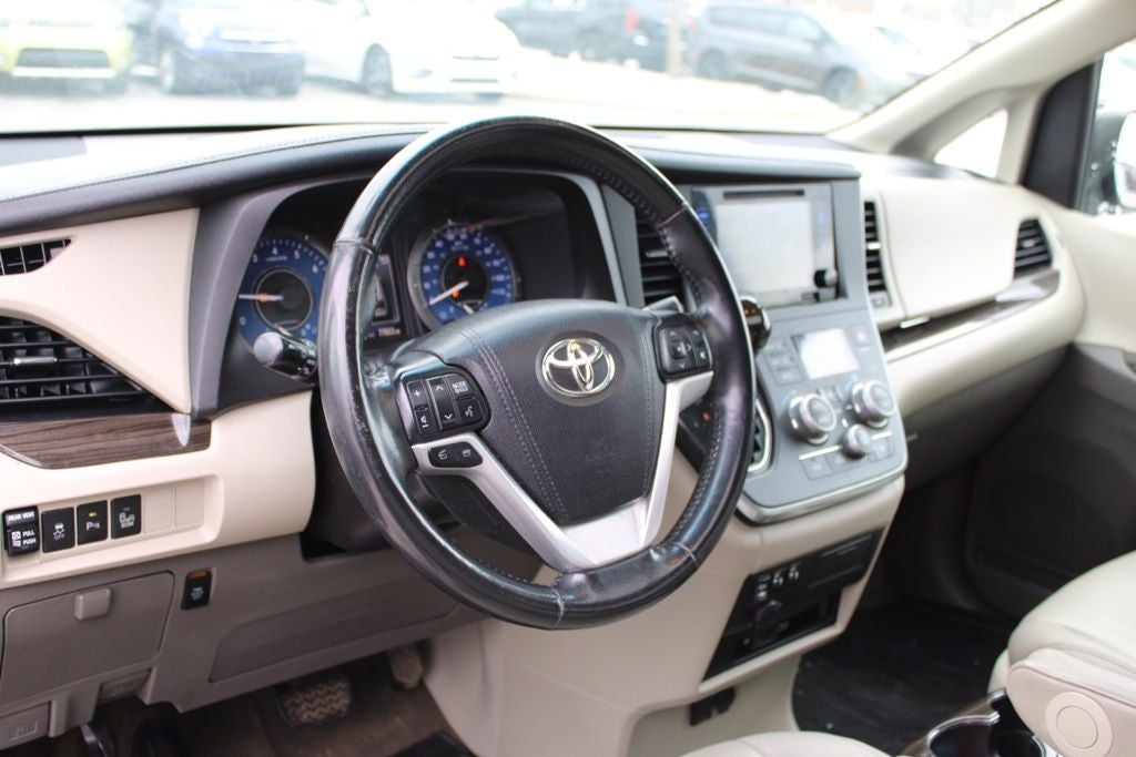 2017 Toyota Sienna XLE Premium 7 Passenger