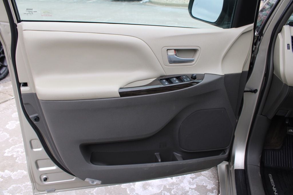 2017 Toyota Sienna XLE Premium 7 Passenger