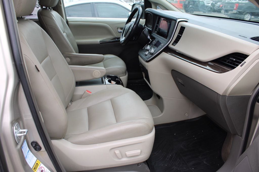 2017 Toyota Sienna XLE Premium 7 Passenger