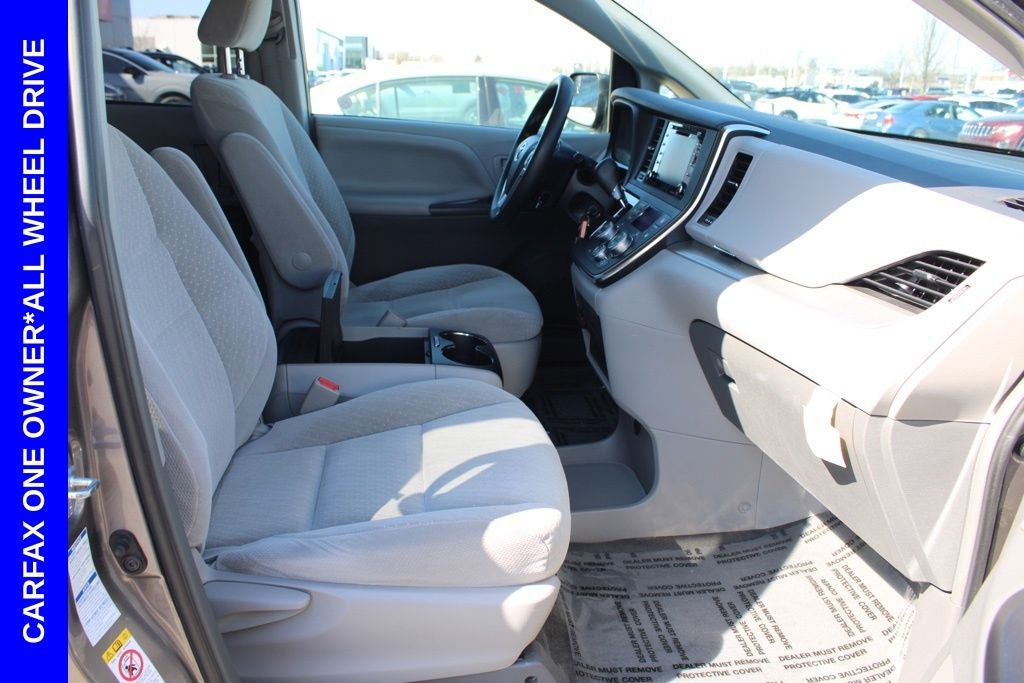 2018 Toyota Sienna LE 7 Passenger