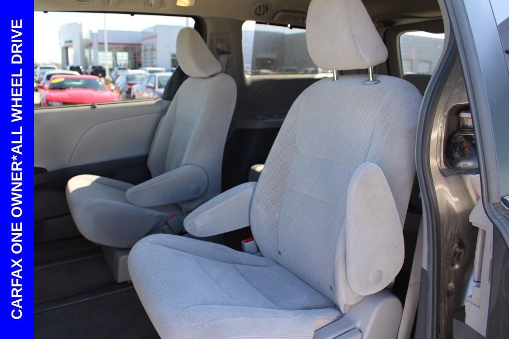 2018 Toyota Sienna LE 7 Passenger