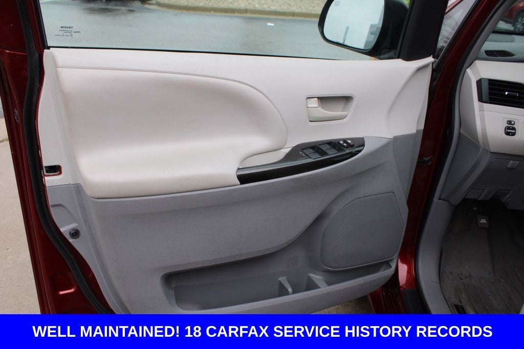 2014 Toyota Sienna LE