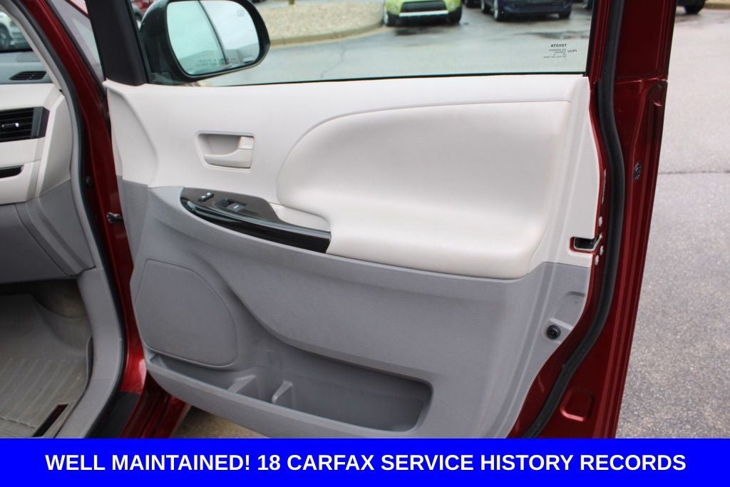 2014 Toyota Sienna LE