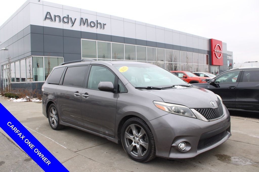 2017 Toyota Sienna SE Premium 8 Passenger