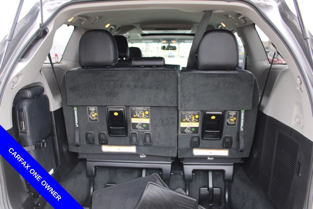 2017 Toyota Sienna SE Premium 8 Passenger