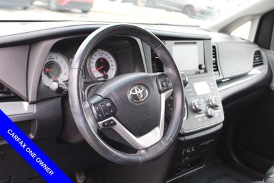 2017 Toyota Sienna SE Premium 8 Passenger