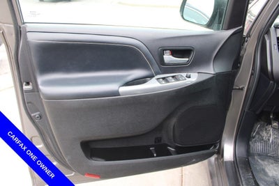 2017 Toyota Sienna SE Premium 8 Passenger