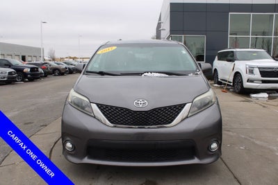 2017 Toyota Sienna SE Premium 8 Passenger