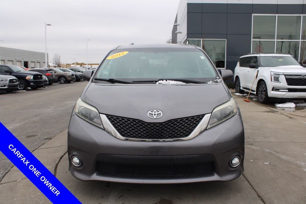 2017 Toyota Sienna SE Premium 8 Passenger