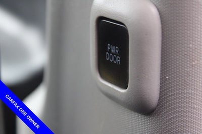 2017 Toyota Sienna SE Premium 8 Passenger