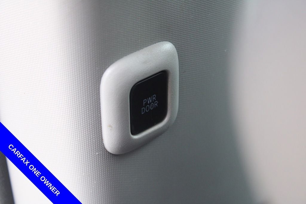 2017 Toyota Sienna SE Premium 8 Passenger