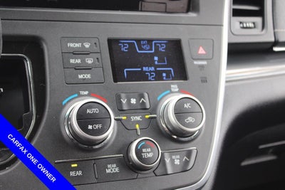 2017 Toyota Sienna SE Premium 8 Passenger