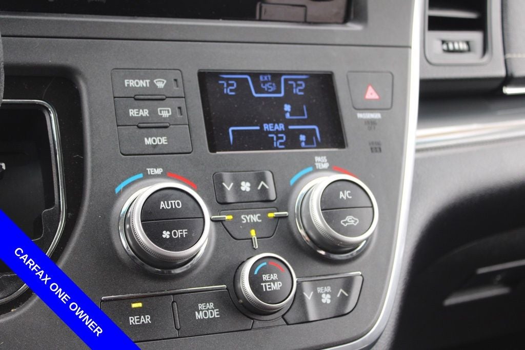 2017 Toyota Sienna SE Premium 8 Passenger
