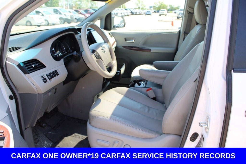 2014 Toyota Sienna XLE 8 Passenger
