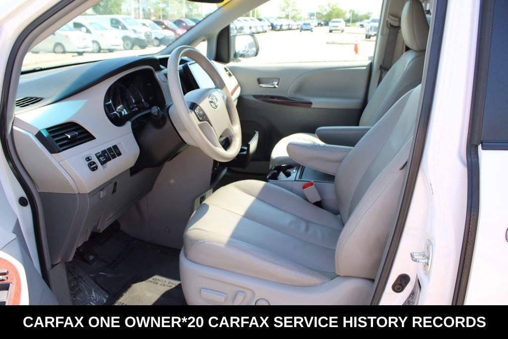 2014 Toyota Sienna XLE 8 Passenger