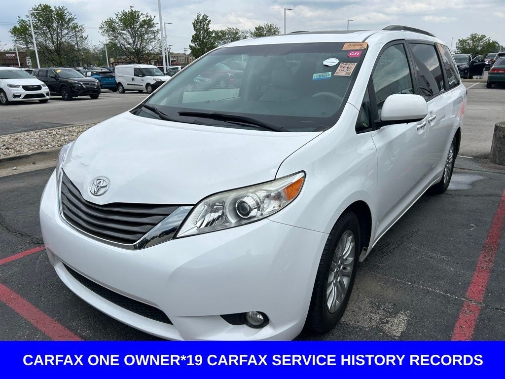 2014 Toyota Sienna XLE 8 Passenger