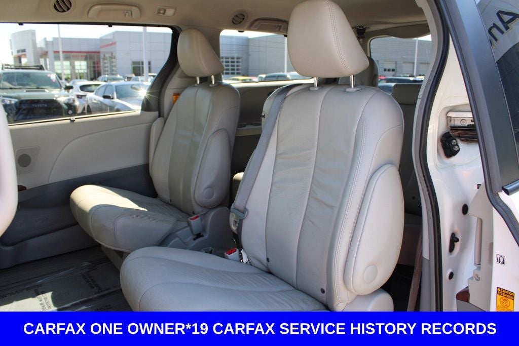 2014 Toyota Sienna XLE 8 Passenger
