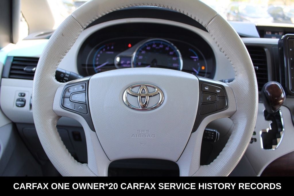 2014 Toyota Sienna XLE 8 Passenger