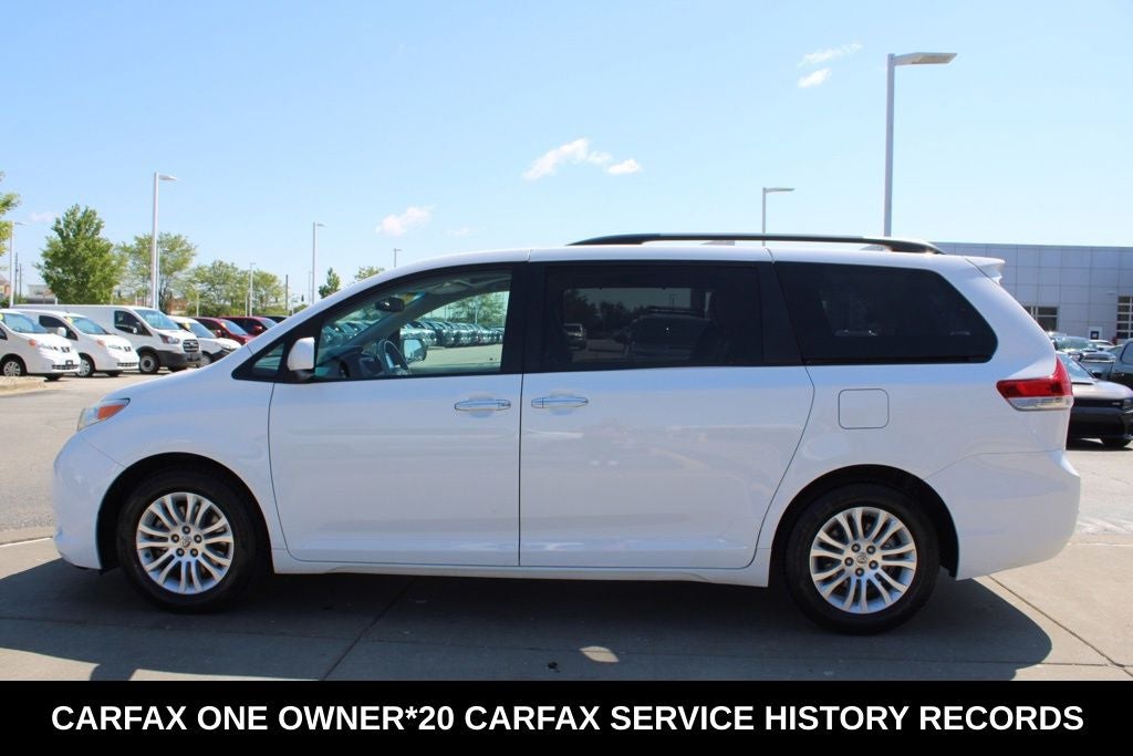 2014 Toyota Sienna XLE 8 Passenger