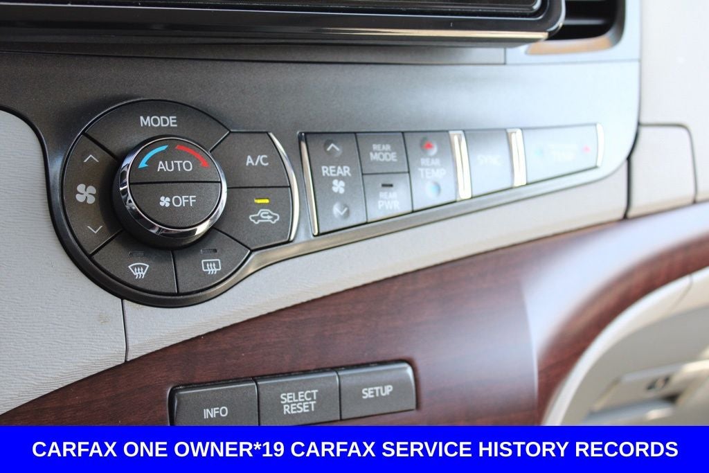 2014 Toyota Sienna XLE 8 Passenger