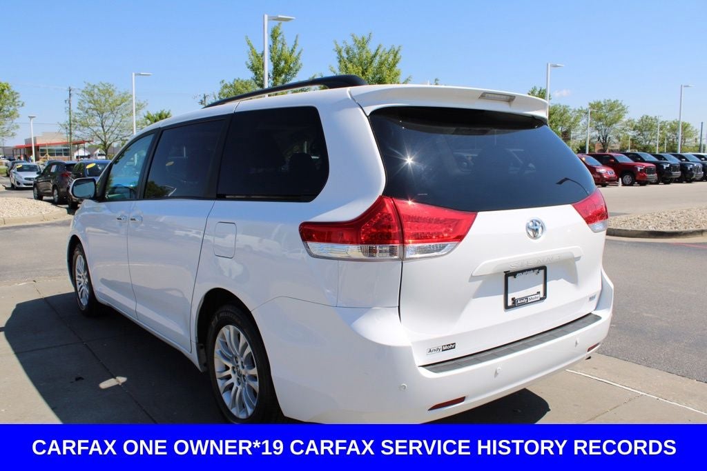 2014 Toyota Sienna XLE 8 Passenger