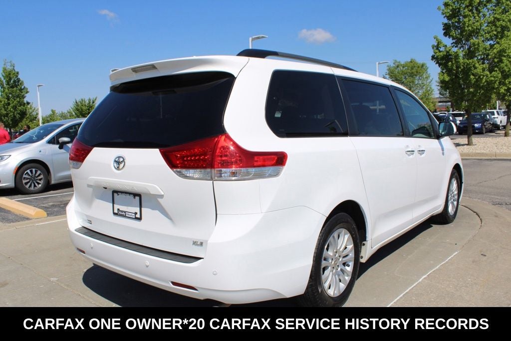 2014 Toyota Sienna XLE 8 Passenger