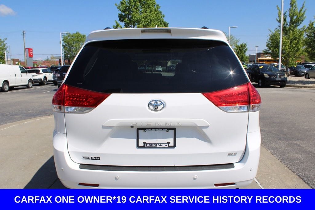 2014 Toyota Sienna XLE 8 Passenger