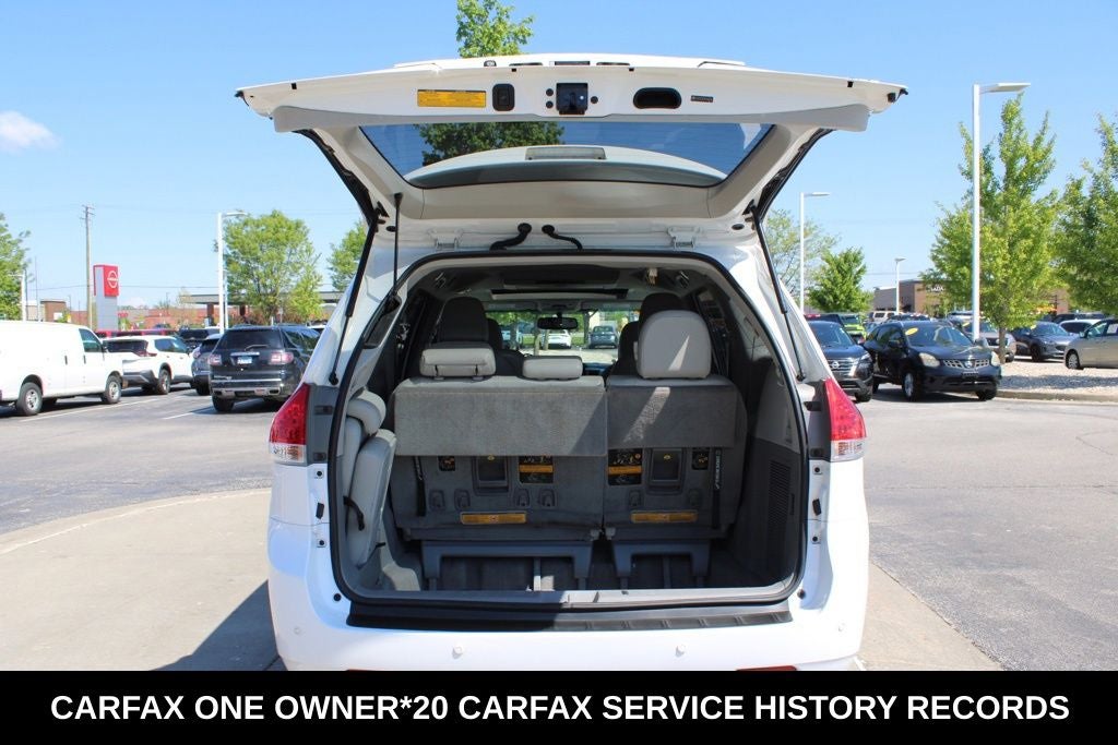 2014 Toyota Sienna XLE 8 Passenger
