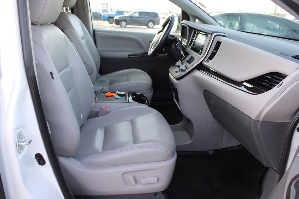 2020 Toyota Sienna XLE 8 Passenger