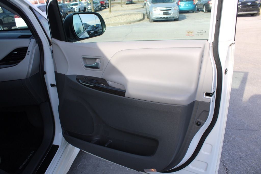 2020 Toyota Sienna XLE 8 Passenger