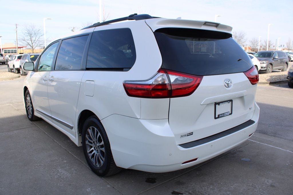 2020 Toyota Sienna XLE 8 Passenger