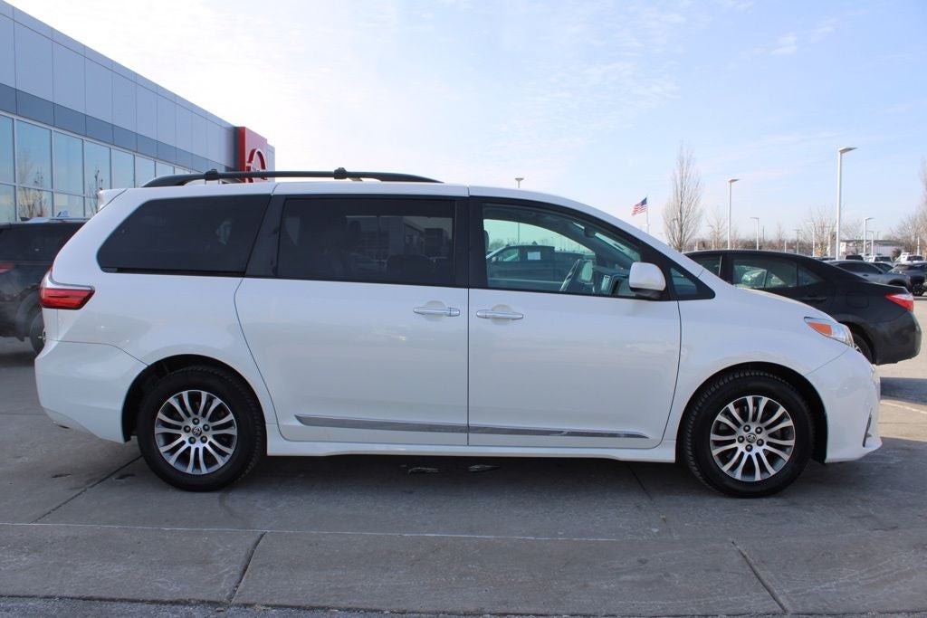 2020 Toyota Sienna XLE 8 Passenger