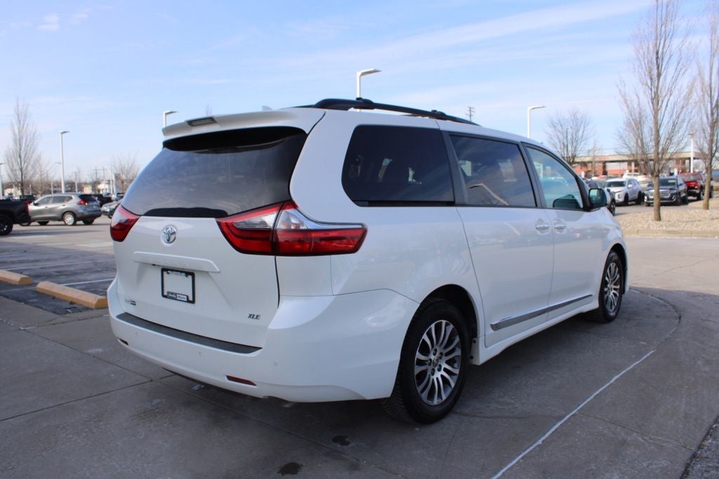 2020 Toyota Sienna XLE 8 Passenger