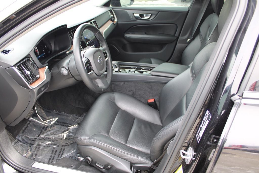 2024 Volvo S60 B5 Plus Dark Theme