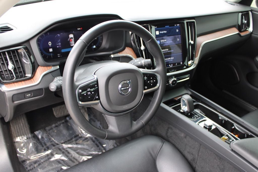 2024 Volvo S60 B5 Plus Dark Theme