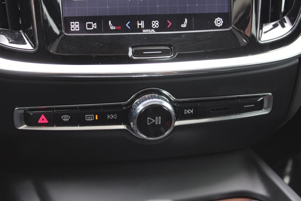 2024 Volvo S60 B5 Plus Dark Theme