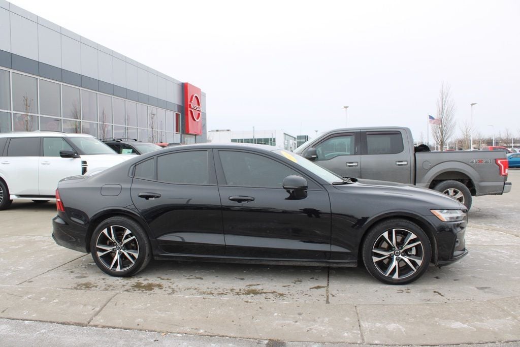 2024 Volvo S60 B5 Plus Dark Theme