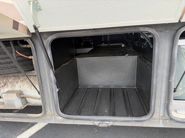 2004 Damon Intruder 373F