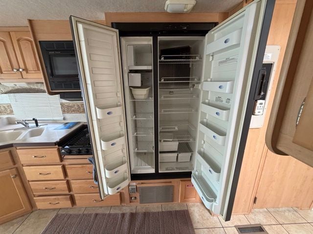 2004 Damon Intruder 373F