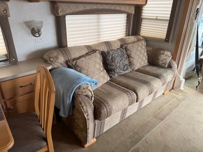 2004 Damon Intruder 373F