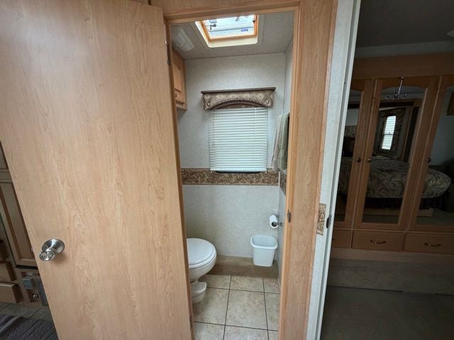 2004 Damon Intruder 373F