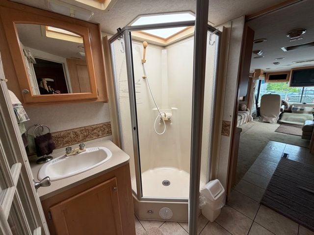 2004 Damon Intruder 373F