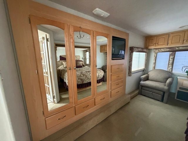 2004 Damon Intruder 373F