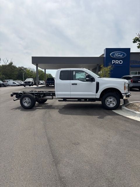 2027 Ford F-350 XL