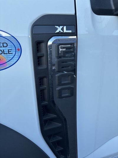 2025 Ford F-600SD xl