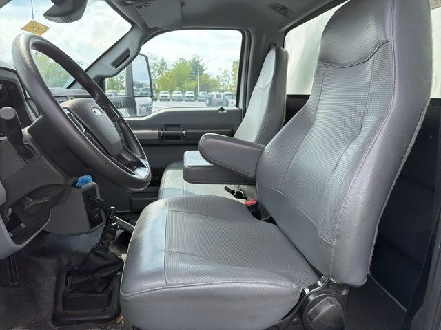 2022 Ford F-750SD Base Box Truck