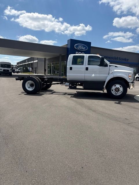 2027 Ford F-650SD Base